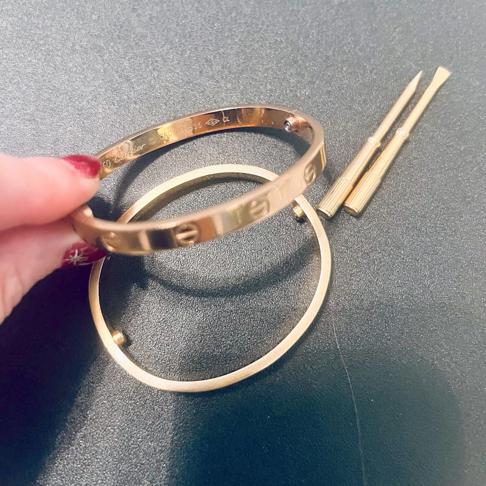 GUC screw/lock LOVE bracelets in rose gold and gold